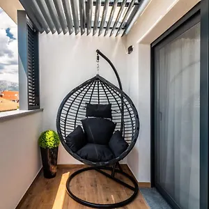Sky - Free Parking Apartment